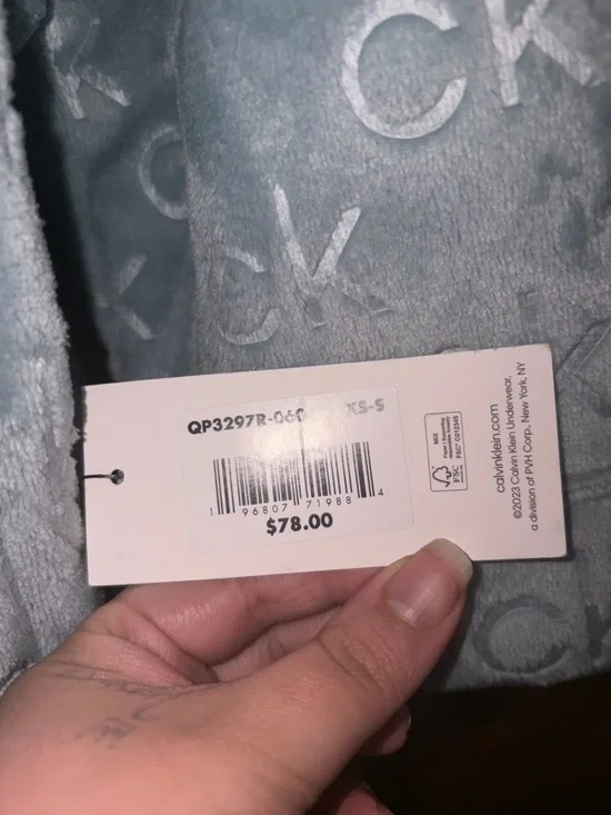 Calvin Klein Women's Light Gray Plush Robe Jacket - Picture 7 of 7